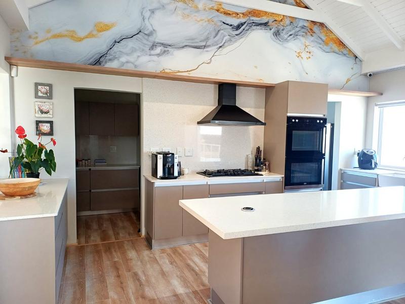 5 Bedroom Property for Sale in Pearl Bay Western Cape